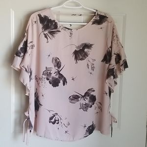 EXPRESS Flutter Sleeve Blouse